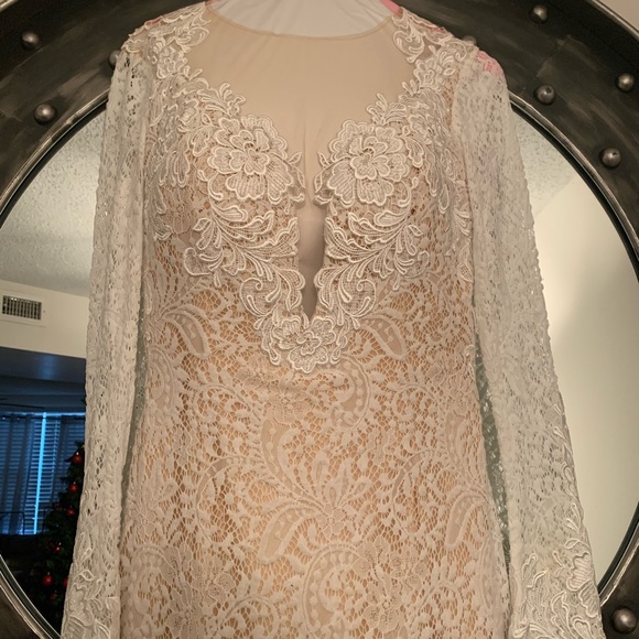 Ida Torez Wedding Dress - Picture 2 of 7